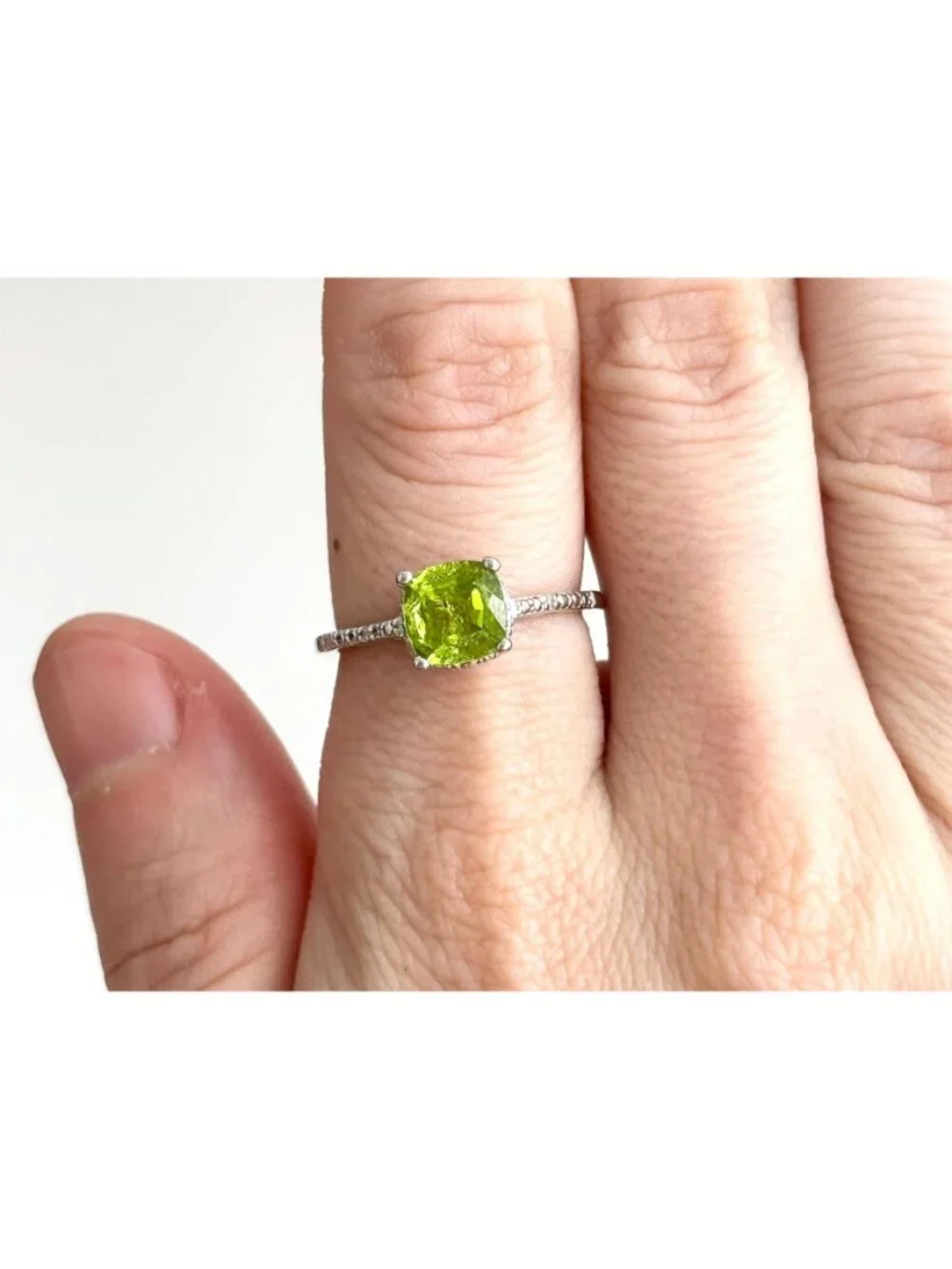 Peridot Cushion Cut Gemstone CZ Lined Sterling Silver 925 Vintage Ring - sz 7.75